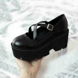 Adorable Little Gothic Mary Jane Platforms US7.5